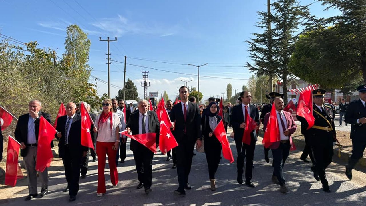 100. yıl dönümü coşkusu: Sinanpaşa'da Cumhuriyet kutlaması