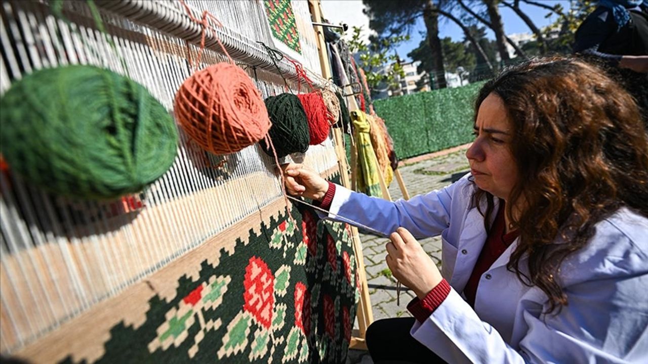 Ege'nin köklü el dokumaları İzmir'de kurulan merkezde yaşatılıyor