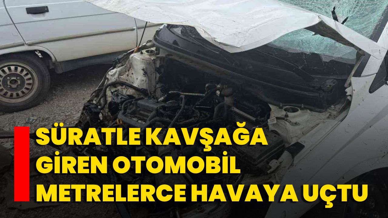 Süratle Kavşağa Giren Otomobil Metrelerce Havaya Uçtu