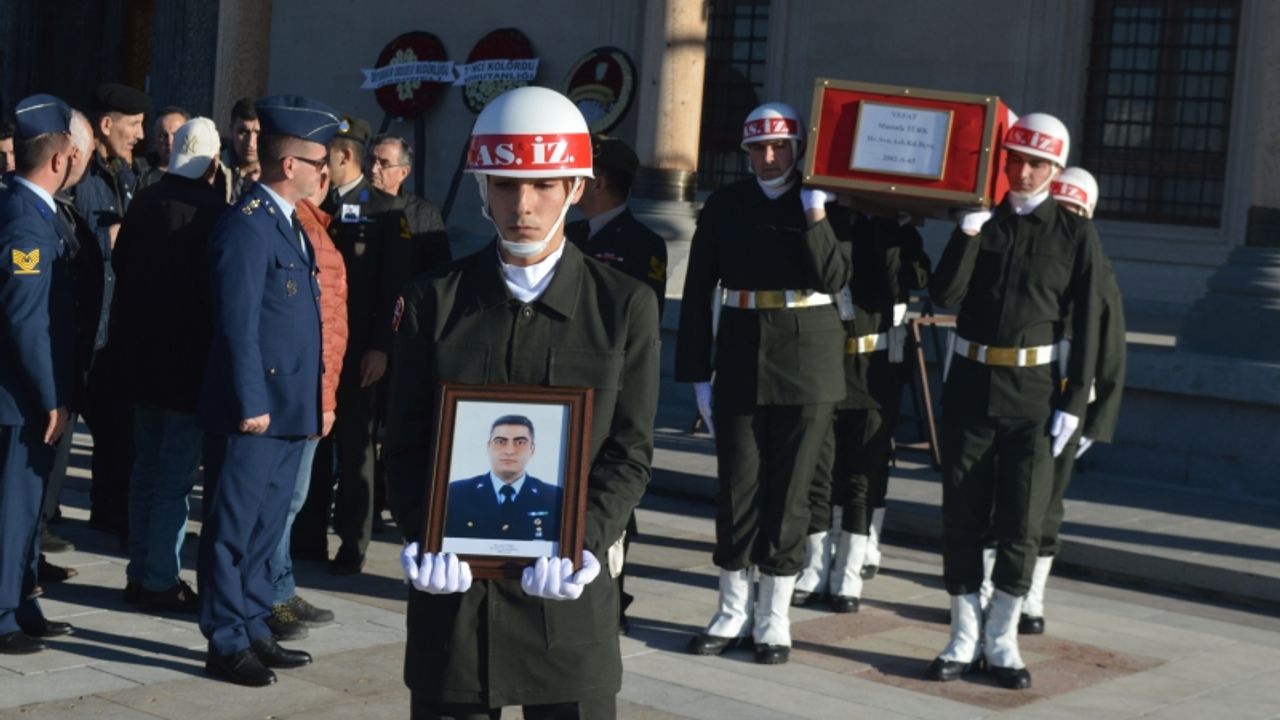 Astsubay Türk memleketi Afyonkarahisar'da toprağa verildi