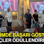 Eğitimde başarı gösteren gençler ödüllendirildi