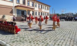 Gösterilerle İlköğretim Haftası kutlandı