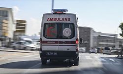 Zamanla yarışan ambulans ekibinin trafikteki mücadelesi