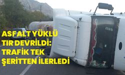 "Eğirdir'de Asfalt Yüklü Tır Devrildi: Trafik Tek Şeritten İlerledi"