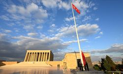 Anıtkâbir'de Türk Bayrağı Göklerden İnmeden Değiştiriliyor