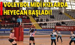 Voleybol Midi Kızlarda Heyecan Başladı