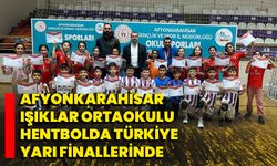 Afyonkarahisar Işıklar Ortaokulu Hentbolda Türkiye Yarı Finallerinde