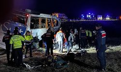 Otobüs Şarampole Devrildi: 2 Ölü, 40 Yaralı