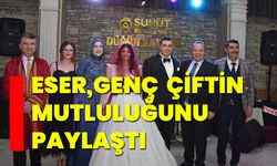 Eser, genç çiftin mutluluğunu paylaştı