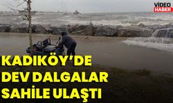 Kadıköy’de Dev Dalgalar Sahile Ulaştı