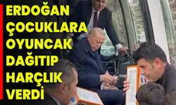 Erdoğan Çocuklara Oyuncak Dağıtıp Harçlık Verdi