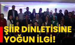 Şiir dinletisine yoğun ilgi!