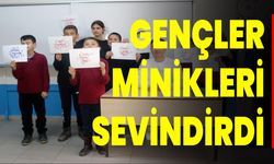 Gençler Minikleri Sevindirdi