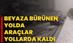 Beyaza Bürünen Yolda Araçlar Yollarda Kaldı