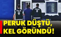 Peruk düştü, kel göründü!