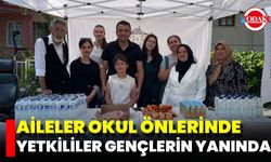 Aileler Okul Önlerinde Yetkililer Gençlerin Yanında