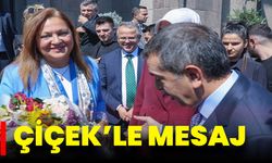 Bakan Tekin’den Başkan Köksal’a Çiçek: Mesaj mı, Jest mi?