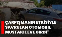 Çarpışmanın etkisiyle savrulan otomobil müstakil eve girdi!