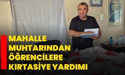 Mahalle muhtarından öğrencilere kırtasiye yardımı