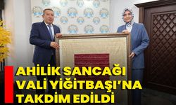 Ahilik Sancağı Vali Yiğitbaşı’na Takdim Edildi