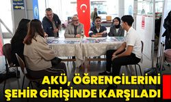 AKÜ, Öğrencilerini Şehir Girişinde Karşıladı