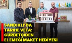 Sandıklı’da Tarihe Vefa: Gurbetçiden El Emeği Maket Hediyesi