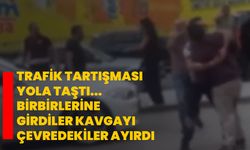 Trafik tartışması yola taştı... Birbirlerine girdiler kavgayı çevredekiler ayırdı