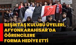 Beşiktaş Kulübü üyeleri, Afyonkarahisar'da öğrencilere forma hediye etti