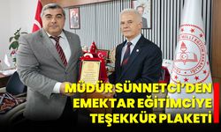 Müdür Sünnetci’den Emektar Eğitimciye Teşekkür Plaketi