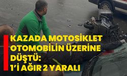 Kazada motosiklet otomobilin üzerine düştü: 1’i ağır 2 yaralı