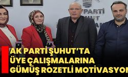 AK Parti Şuhut’ta Üye Çalışmalarına Gümüş Rozetli Motivasyon