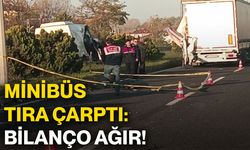 Minibüs, tıra çarptı: Bilanço ağır!