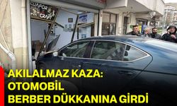 Akılalmaz Kaza: Otomobil Berber Dükkanına Girdi