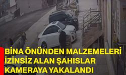 Bina önünden malzemeleri izinsiz alan şahıslar kameraya yakalandı