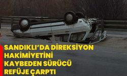 Sandıklı’da direksiyon hakimiyetini kaybeden sürücü refüje çarptı