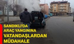 Sandıklı’da araç yangınına vatandaşlardan müdahale