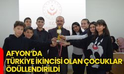 Afyon’da Türkiye İkincisi Olan Çocuklar Ödüllendirildi