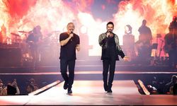 Tarkan konserinde Cem Yılmaz sürprizi. “Kuzu Kuzu” düeti geceye damga vurdu