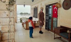 Uzak Şehir’den İnce Ama Net Mesaj: Bayrak Sahnesi Gündem Oldu!