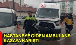 Hastaneye Giden Ambulans Kazaya Karıştı