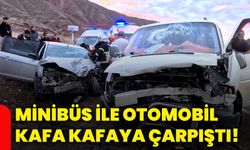 Minibüs ile otomobil kafa kafaya çarpıştı!