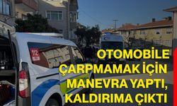 Otomobile Çarpmamak İçin Manevra Yaptı, Kaldırıma Çıktı