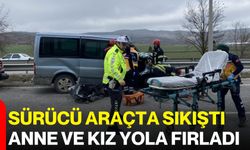 Sürücü Araçta Sıkıştı, Anne ve Kız Yola Fırladı