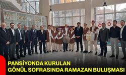 Pansiyonda Kurulan Gönül Sofrasında Ramazan Buluşması