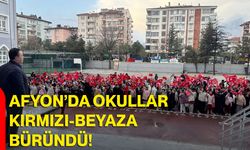 Afyon’da Okullar Kırmızı-Beyaza Büründü!