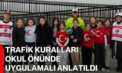 Trafik Kuralları Okul Önünde Uygulamalı Anlatıldı