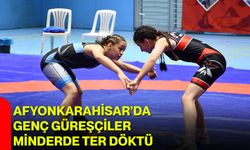 Afyonkarahisar’da Genç Güreşçiler Minderde Ter Döktü