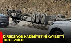 Direksiyon Hakimiyetini Kaybetti, Tır Devrildi