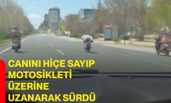 Canını hiçe sayıp motosikleti üzerine uzanarak sürdü