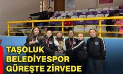 Taşoluk Belediyespor güreşte zirvede